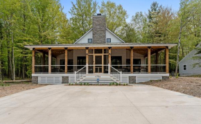 Cedar Creek Cottage, across the street from Lake Michigan